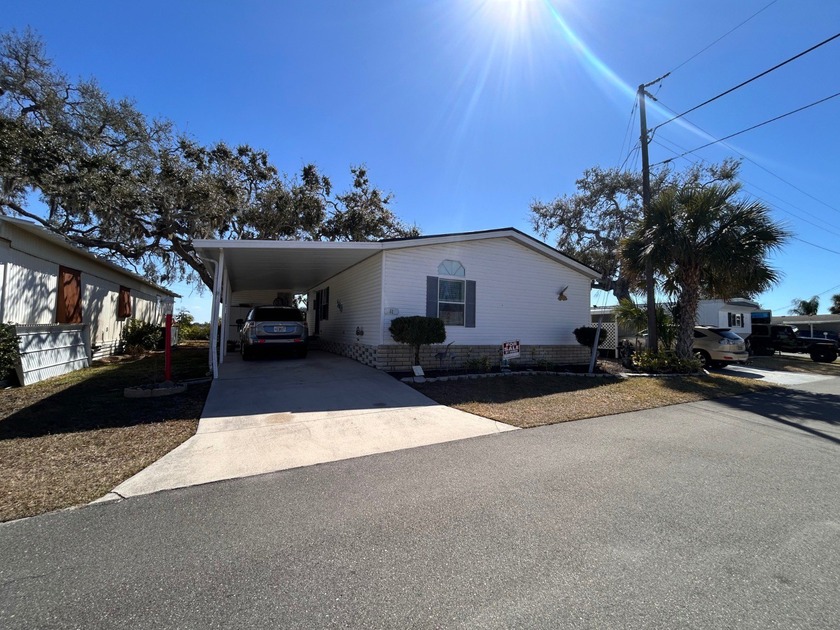 Mortgage available!   Stunning waterfront home in a clean and - Beach Home for sale in Ellenton, Florida on Beachhouse.com