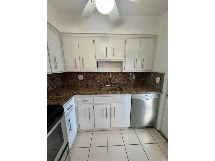 RENT RIGHT AWAY! Pet-friendly condo in desirable Deerfield Lakes - Beach Condo for sale in Deerfield Beach, Florida on Beachhouse.com
