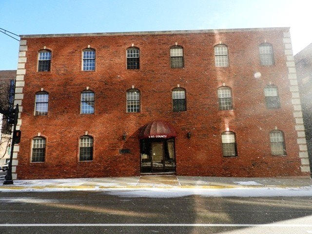 Located in the heart of downtown Waukegan on the corner of - Beach Commercial for sale in Waukegan, Illinois on Beachhouse.com