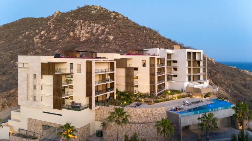 Scape to paradise in this stunning three-bedroom condominium - Beach Condo for sale in Saddles/Sunset Bch Rd,  on Beachhouse.com