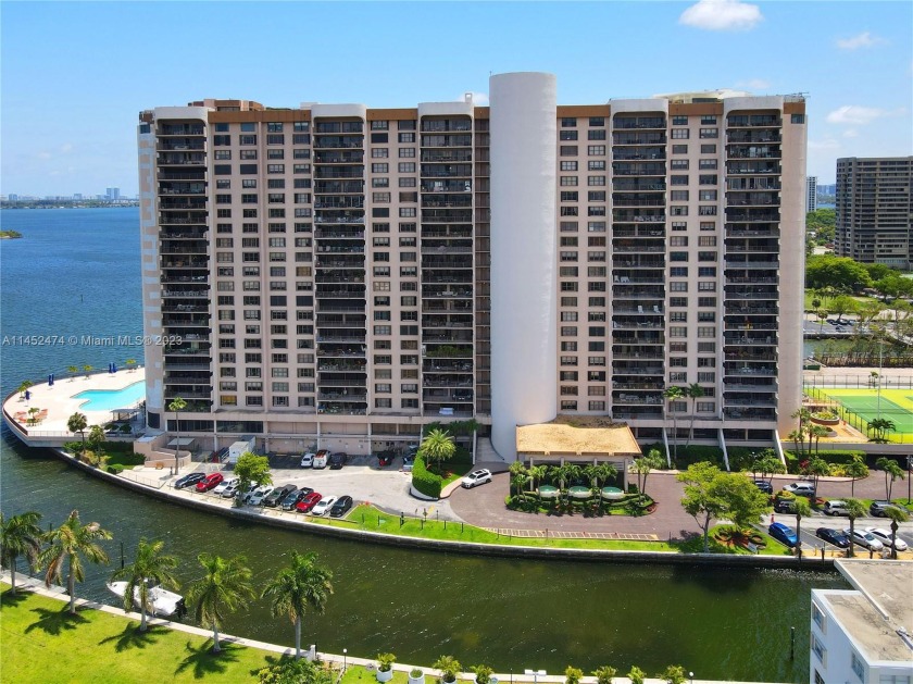 Gorgeous 2 BR  3 BA unit at The Cricket Club! Features incl. a - Beach Condo for sale in Miami, Florida on Beachhouse.com