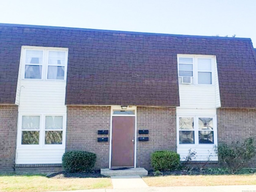 Enjoy Beachfront Living in This Cozy Ranch! This one-bedroom - Beach Condo for sale in East Haven, Connecticut on Beachhouse.com