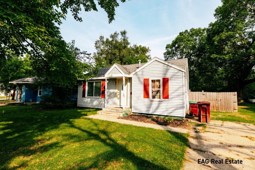 Welcome home to this move-in ready home in Muskegon Township - Beach Home for sale in Muskegon, Michigan on Beachhouse.com