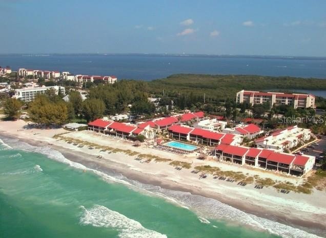 Imagine a clean slate, an unrenovated unit waiting for your - Beach Home for sale in Longboat Key, Florida on Beachhouse.com