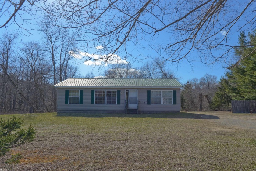 Water available at road, garbage disposal, refrigerator, washer - Beach Home for sale in Deckerville, Michigan on Beachhouse.com