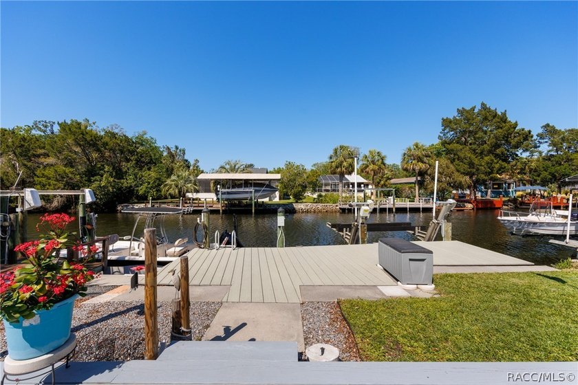 Bring your boat and start enjoying all this move-in-ready - Beach Home for sale in Homosassa, Florida on Beachhouse.com