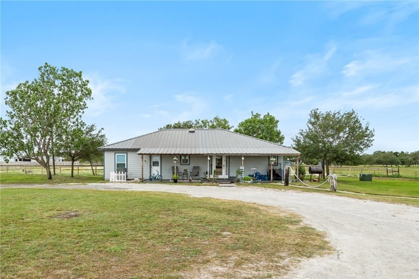 **AMAZING OPPORTUNITY!** This beautiful home, located just - Beach Home for sale in Aransas Pass, Texas on Beachhouse.com