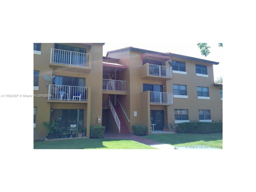 Great unit 2 bedroom/1 bath in The Courts at Kendall. Updated - Beach Condo for sale in Miami, Florida on Beachhouse.com