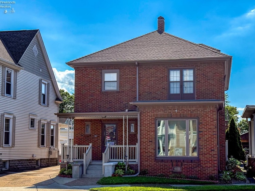 Seller is also offering 1035 Campbell (neighboring home with - Beach Home for sale in Sandusky, Ohio on Beachhouse.com