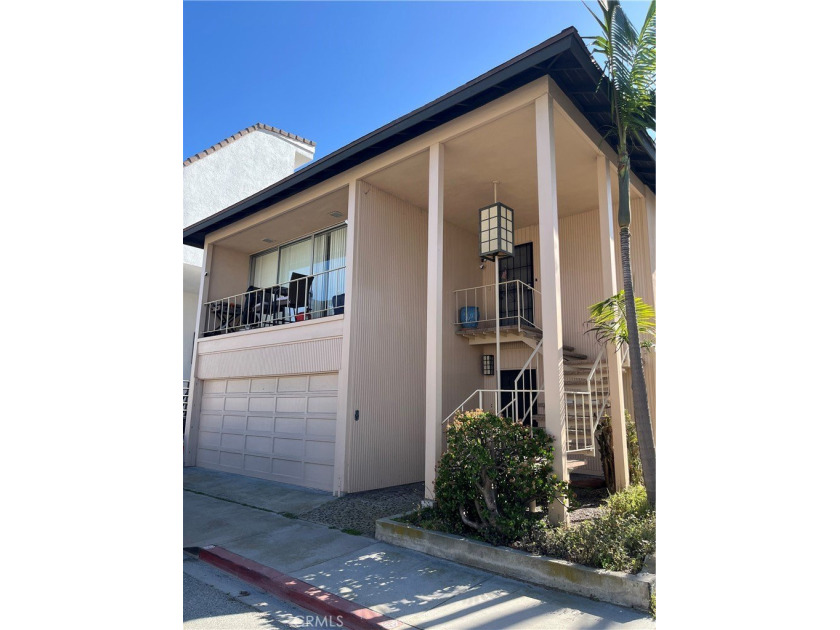 Prime Long Beach Peninsula Duplex at 6810-6820 E Ocean Blvd - Beach Townhome/Townhouse for sale in Long Beach, California on Beachhouse.com