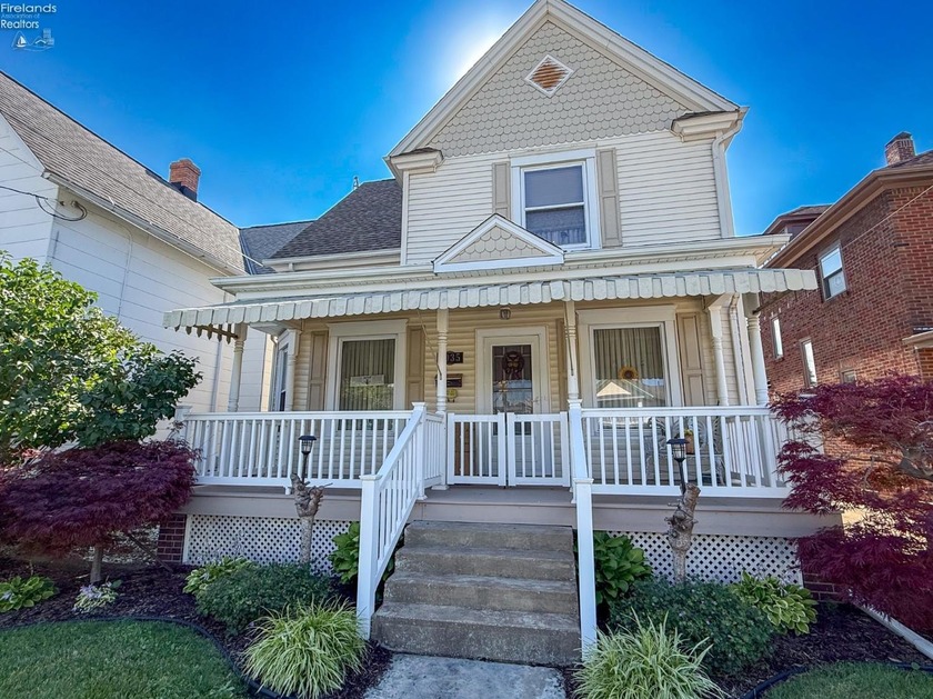 Seller is also offering 1031 Columbus (neighboring home with - Beach Home for sale in Sandusky, Ohio on Beachhouse.com