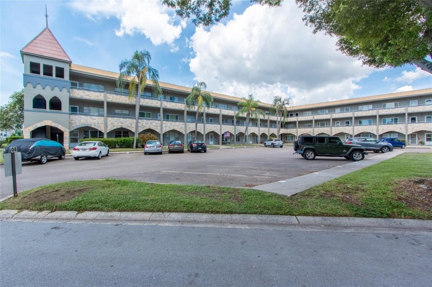 Take a look at this remodeled 1 bedroom 1 bath Condo in move in - Beach Condo for sale in Clearwater, Florida on Beachhouse.com