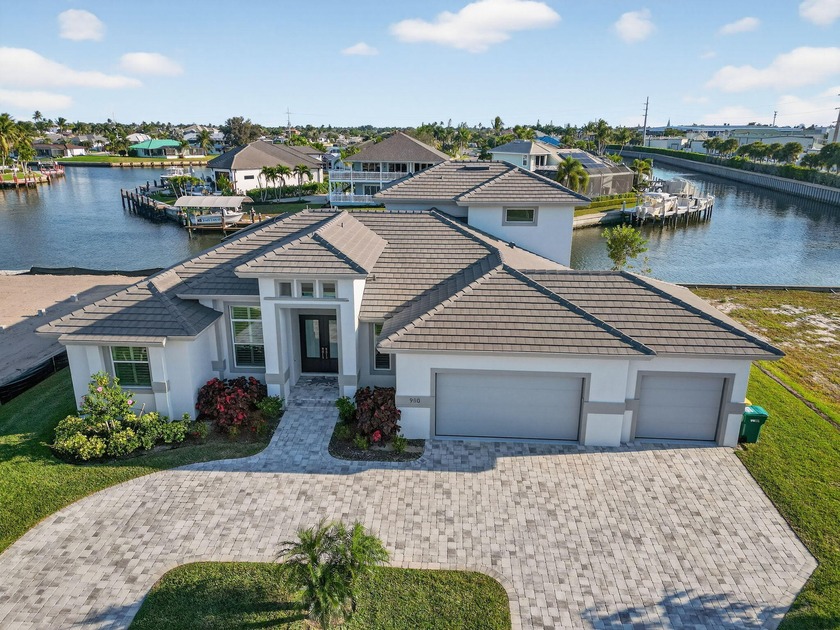Exceptional Newly Built Southern Exposure Waterfront Residence - Beach Home for sale in Marco Island, Florida on Beachhouse.com