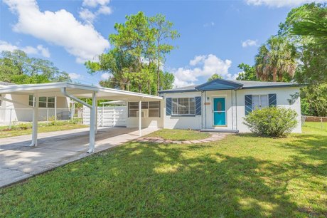 WELCOME HOME! Introducing this charming 2 bedroom, 1 bathroom - Beach Home for sale in Tampa, Florida on Beachhouse.com