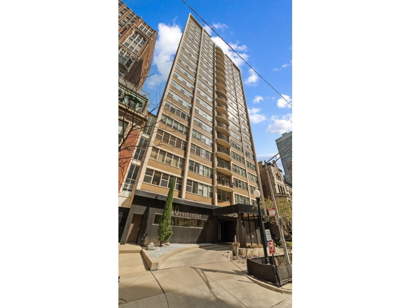 Enjoy Gold Coast living in this 3-bedroom, 2-bathroom residence - Beach Condo for sale in Chicago, Illinois on Beachhouse.com