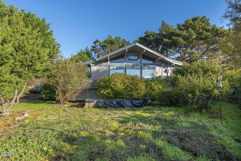Nice Ocean Views from this cute home with great privacy! A wall - Beach Home for sale in South Beach, Oregon on Beachhouse.com