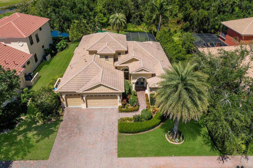 This is the one * QUALITY BUILT BY LEE WETHERINGTON HOMES * - Beach Home for sale in Sarasota, Florida on Beachhouse.com