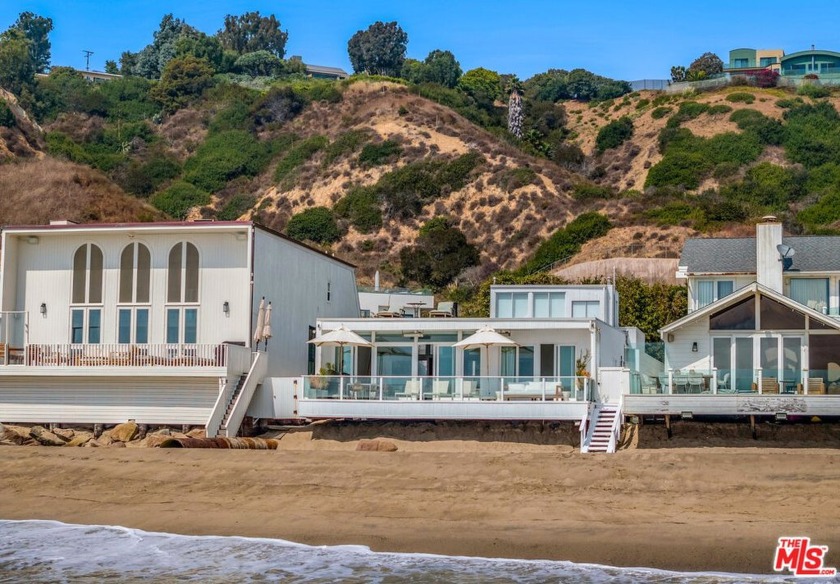 This stunning oceanfront luxury home, designed by renowned - Beach Home for sale in Malibu, California on Beachhouse.com