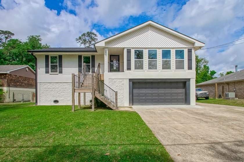 Completely renovated home featuring 3 beds, 2 baths.  Laminate - Beach Home for sale in Slidell, Louisiana on Beachhouse.com