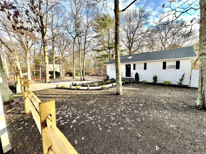 Newly renovated 3bedroom/1 bath Ranch with a detached garage is - Beach Home for sale in Mastic, New York on Beachhouse.com