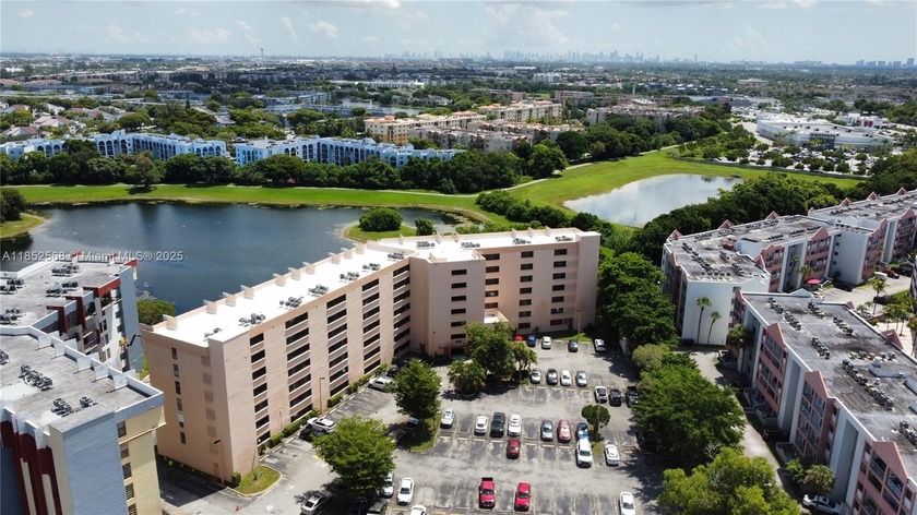 Let's make a SALE !! 1BR/1BA condo on Fontainebleau Blvd. 5th - Beach Condo for sale in Miami, Florida on Beachhouse.com