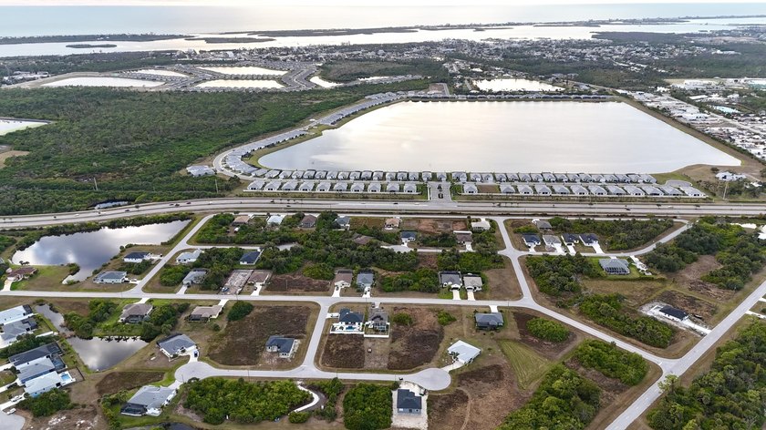 Discover the perfect opportunity to own a vacant residential lot - Beach Lot for sale in Rotonda West, Florida on Beachhouse.com