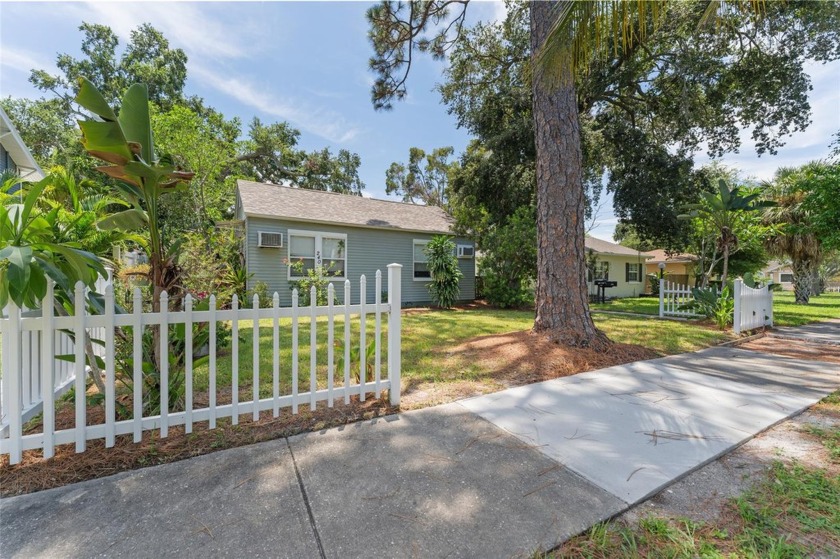 This quadruplex in the heart of the Old Southeast consists of - Beach Townhome/Townhouse for sale in St. Petersburg, Florida on Beachhouse.com