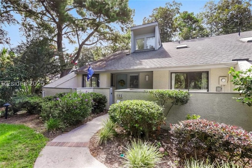 Rarely available end-unit 3BR/3BA Townhouse Tennis III with - Beach Home for sale in Hilton Head Island, South Carolina on Beachhouse.com