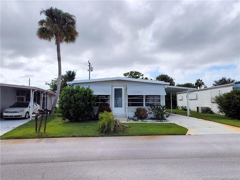 Great CO-OP community. Well maintained Large double wide. Huge - Beach Home for sale in Stuart, Florida on Beachhouse.com