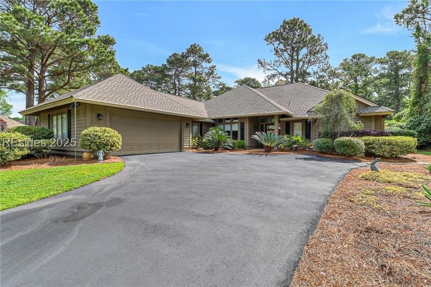 Welcome to 2 Cadogan Court, a beautifully maintained home - Beach Home for sale in Hilton Head Island, South Carolina on Beachhouse.com