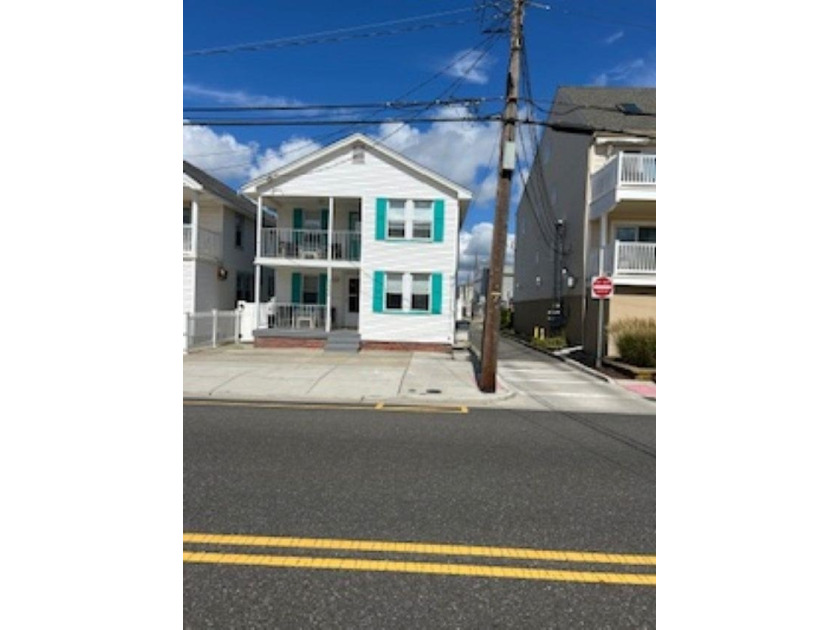 RESORT DUPLEX ONE BLOCK TO THE BEACH AND BOARDWALK! Property is - Beach Townhome/Townhouse for sale in North Wildwood, New Jersey on Beachhouse.com