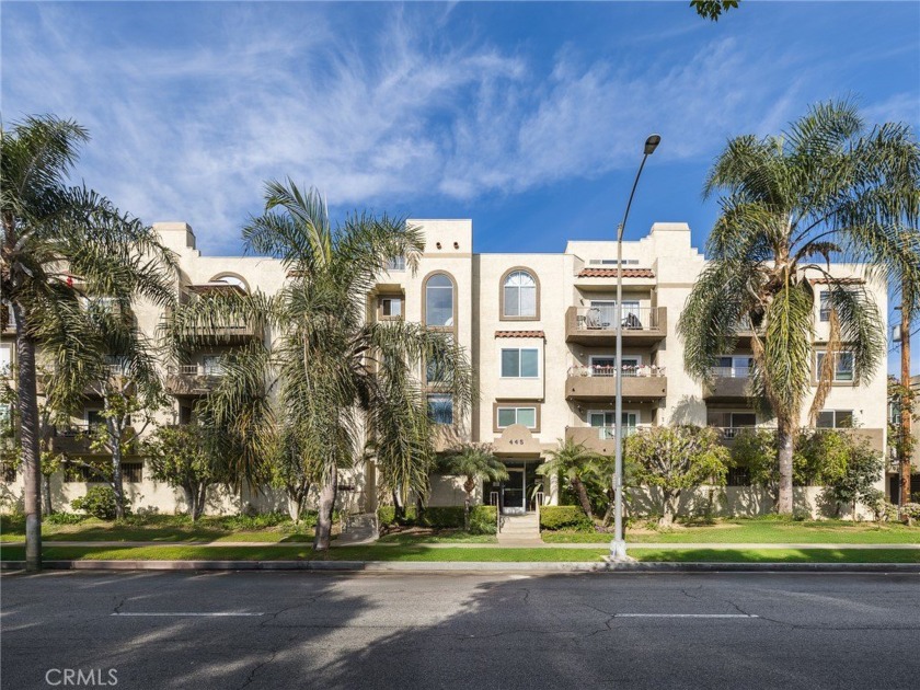 Welcome to 445 W 6th #204, a spacious 2-bedroom, 2-bathroom - Beach Condo for sale in Long Beach, California on Beachhouse.com