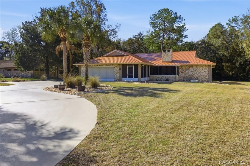 Price drop! Welcome to this well-maintained 3-bedroom, 2-bath - Beach Home for sale in Homosassa, Florida on Beachhouse.com