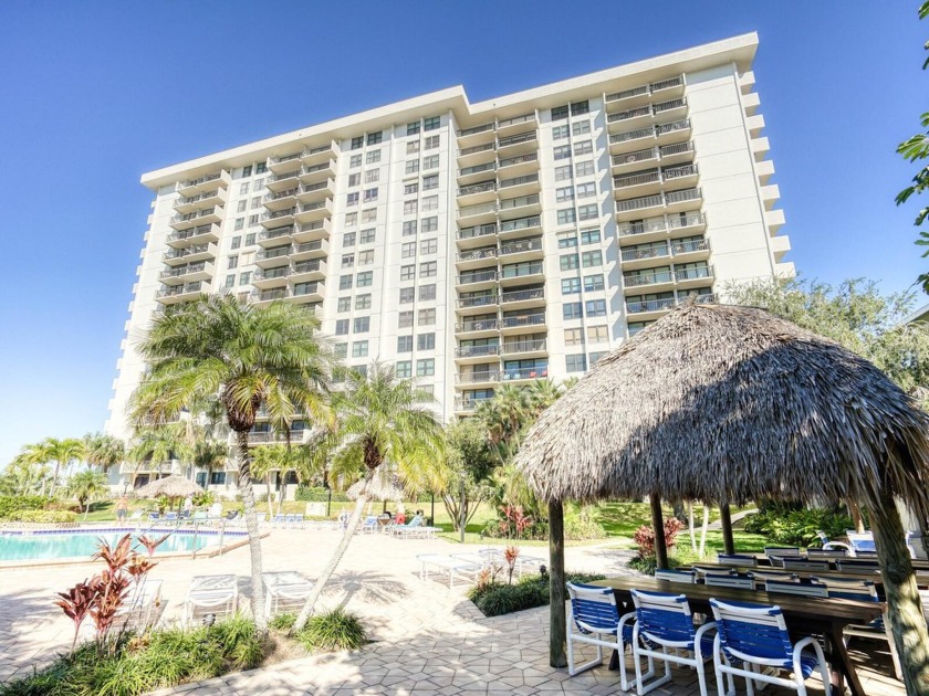 Wonderful opportunity to own this 2 bedroom 2 bath condo in - Beach Condo for sale in Clearwater, Florida on Beachhouse.com