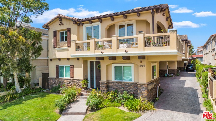Welcome to this gorgeous 3 bedroom and 3 bathroom townhouse - Beach Townhome/Townhouse for sale in Redondo Beach, California on Beachhouse.com
