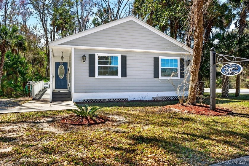 Welcome to Crystal Cottage, situated on two spacious lots, this - Beach Home for sale in Crystal River, Florida on Beachhouse.com