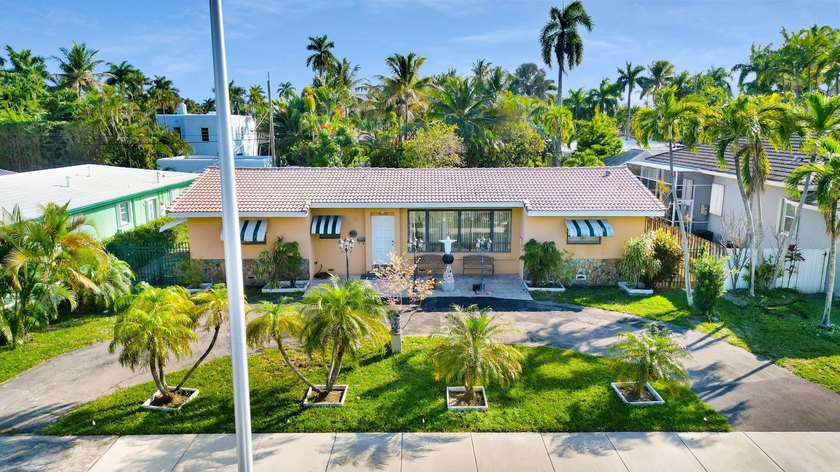 Located in the heart of Hollywood, this versatile property at - Beach Home for sale in Hollywood, Florida on Beachhouse.com