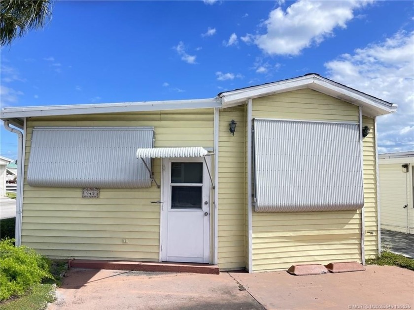 Welcome to Island Living! This charming 1-bedroom, 1-bath home - - Beach Home for sale in Jensen Beach, Florida on Beachhouse.com