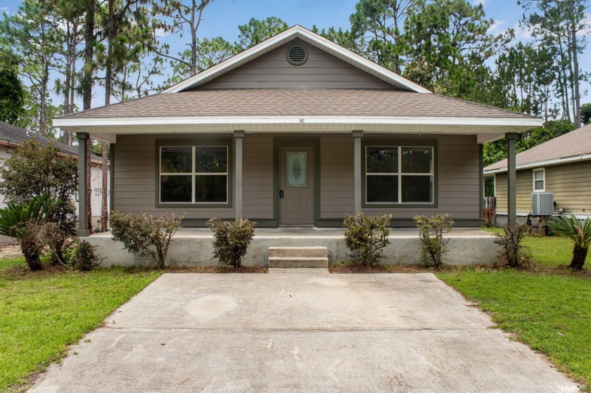 This cute cottage style home in Santa Rosa Beach FL is priced to - Beach Home for sale in Santa Rosa Beach, Florida on Beachhouse.com