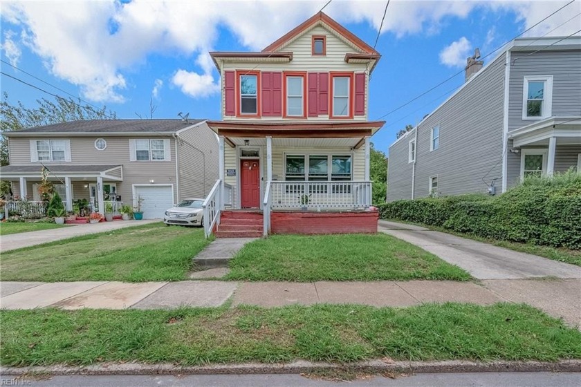 Spacious 5 bedroom, 2.5 bath home offers ample room for family - Beach Home for sale in Norfolk, Virginia on Beachhouse.com