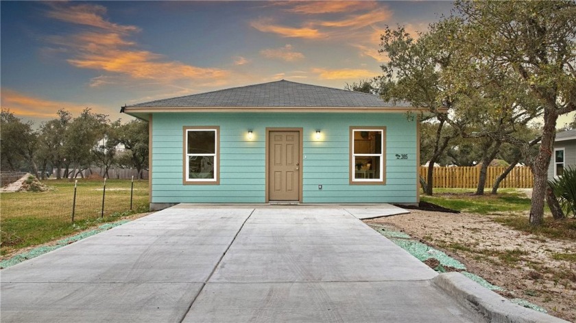 SELLER NOW OFFERING ADDT LOT FOR $30K. LOT 13 W/ ROAD ACCESS TO - Beach Home for sale in Rockport, Texas on Beachhouse.com