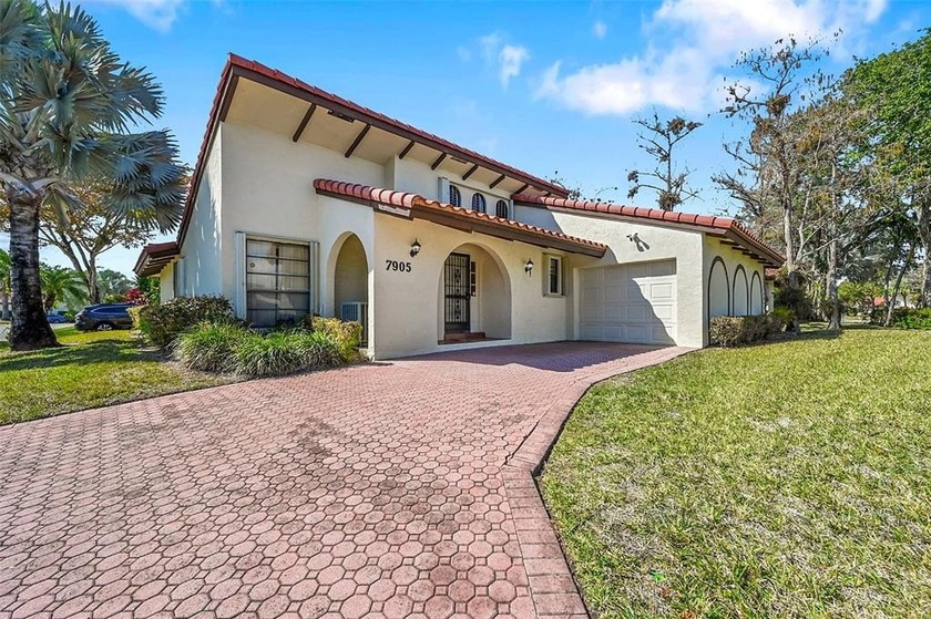 Discover the perfect blend of villa convenience and - Beach Condo for sale in Tamarac, Florida on Beachhouse.com