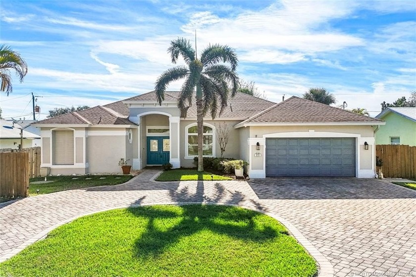 Beautiful 4BR/3BA concrete block home featuring a well-designed - Beach Home for sale in Hobe Sound, Florida on Beachhouse.com