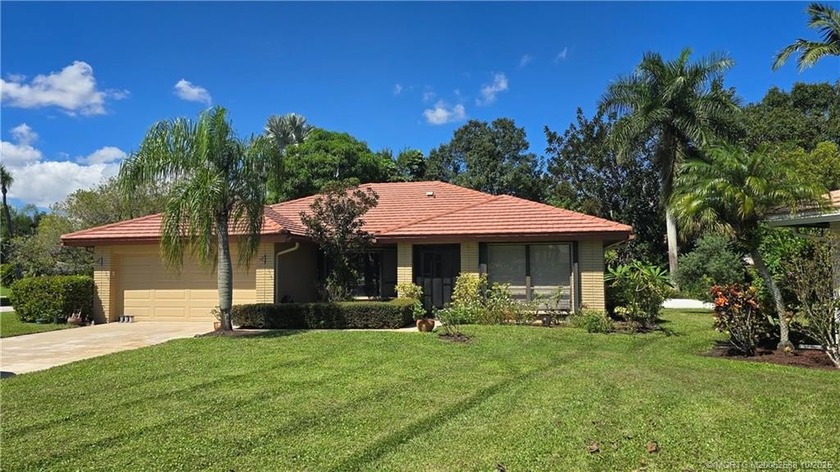 Gorgeous home on 1/4 acre corner lot in Martin Downs. 3 BR plus - Beach Home for sale in Palm City, Florida on Beachhouse.com