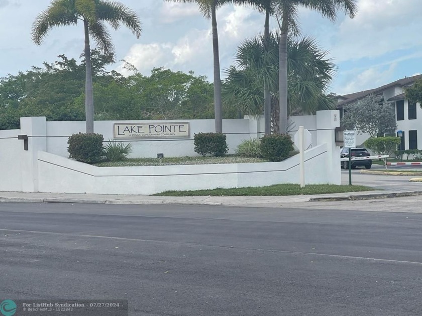 WHAT A LOCATION OF THIS 2BED/2BATH WITH WASHER/DRYER IN THE UNIT - Beach Condo for sale in Oakland Park, Florida on Beachhouse.com