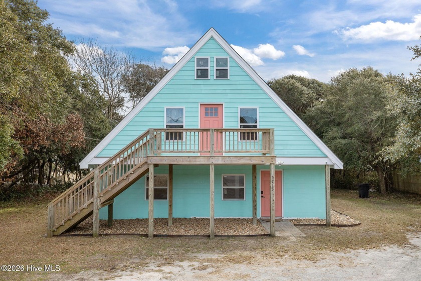 Only 4 rows from the ocean, this property is a beach lovers - Beach Home for sale in Emerald Isle, North Carolina on Beachhouse.com