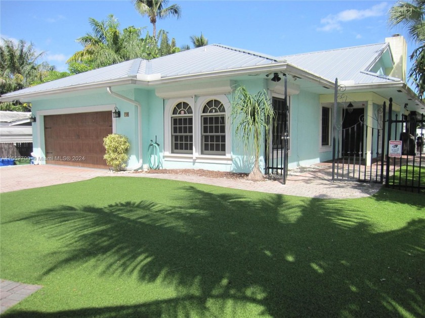 One of a kind property, Be amazed! Nestled on a point lot - Beach Home for sale in Fort Lauderdale, Florida on Beachhouse.com