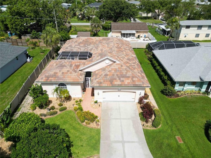 LOCATION! 3.8 miles to Manasota Key Beach! AND NEW ROOF 2024! - Beach Home for sale in Venice, Florida on Beachhouse.com