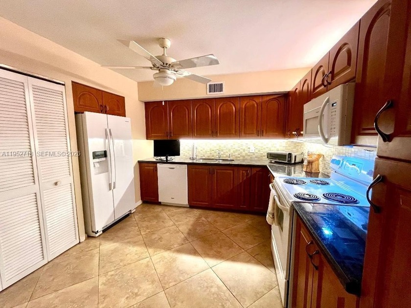 IDEAL LOCATION, Overlooking Gorgeous Pool & Gardens, smack in - Beach Condo for sale in Hollywood, Florida on Beachhouse.com