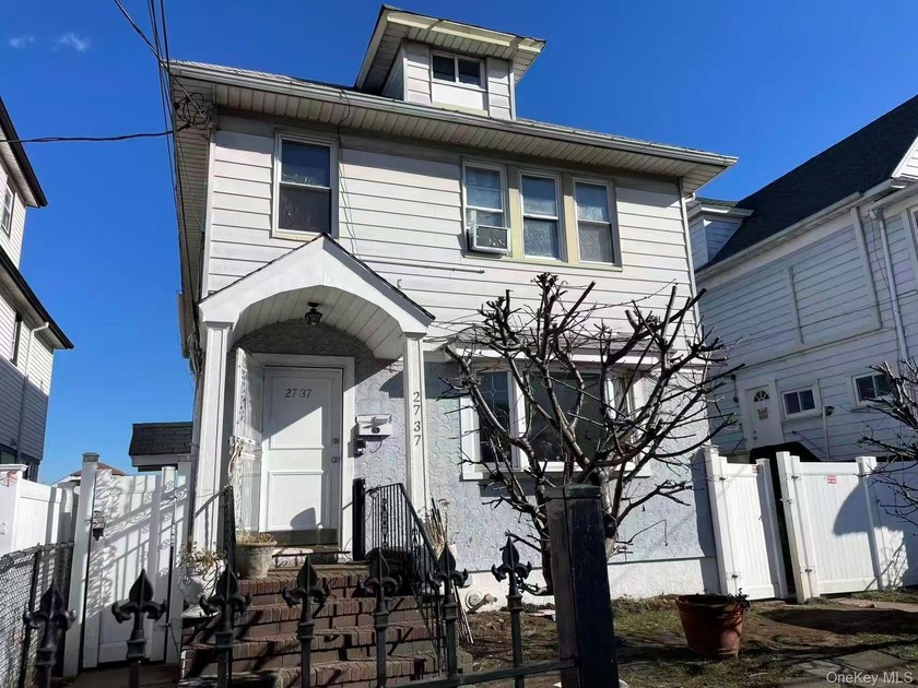 Legal two-dwelling detached residence with three floors plus - Beach Home for sale in East Elmhurst, New York on Beachhouse.com